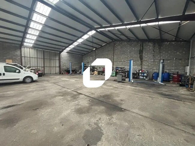 Plus de détails pour Local d’activités à vendre