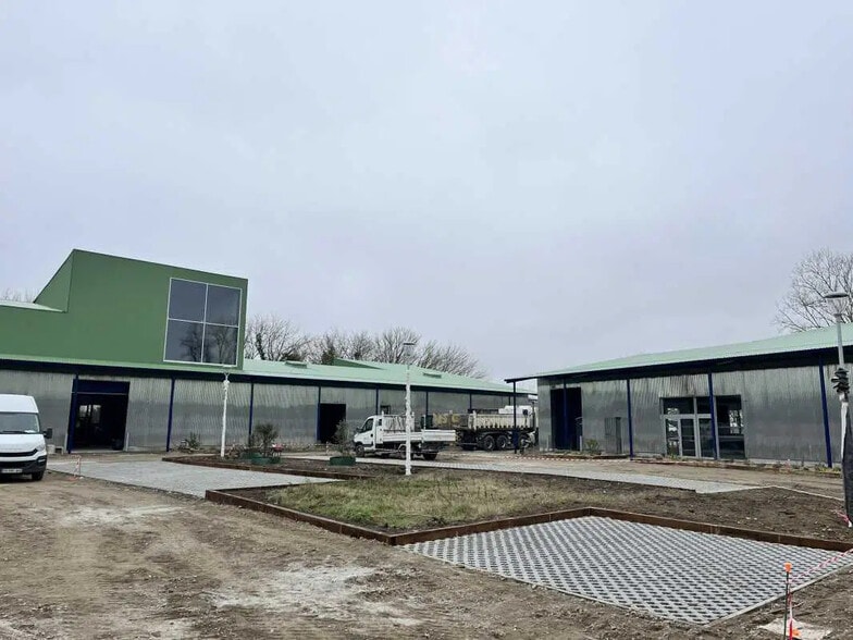 Local d'activités dans Le Bouscat à vendre - Photo de l’immeuble – Image 2 sur 11