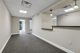 2572 W State Road 426, Oviedo, FL à louer Photo intérieure– Image 2 sur 17