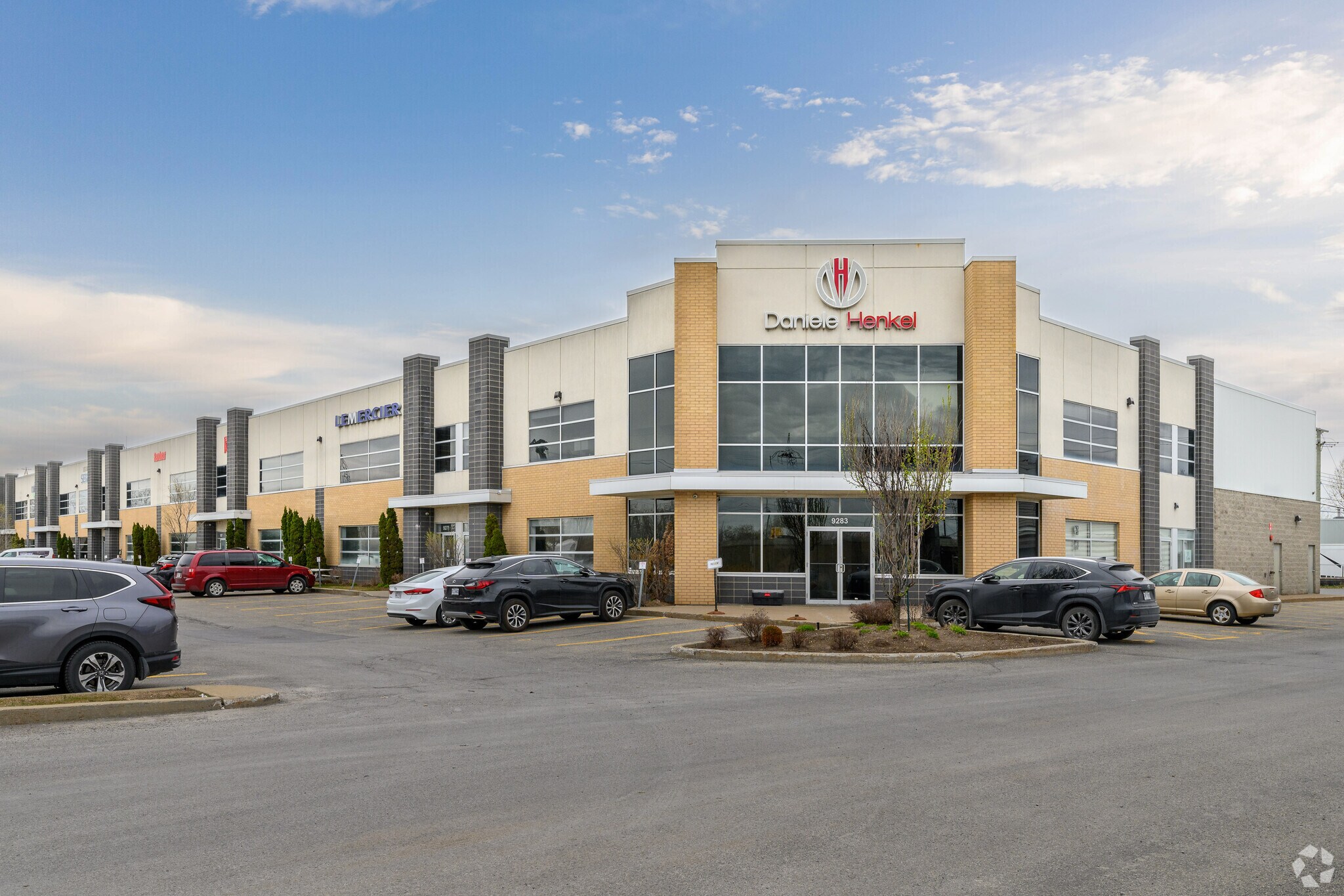 9251-9283 Rue Thimens, Montréal, QC à vendre Photo principale– Image 1 sur 7