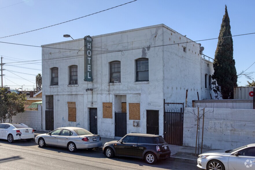 821 Flint Ave, Wilmington, CA à vendre - Photo de l’immeuble – Image 2 sur 20