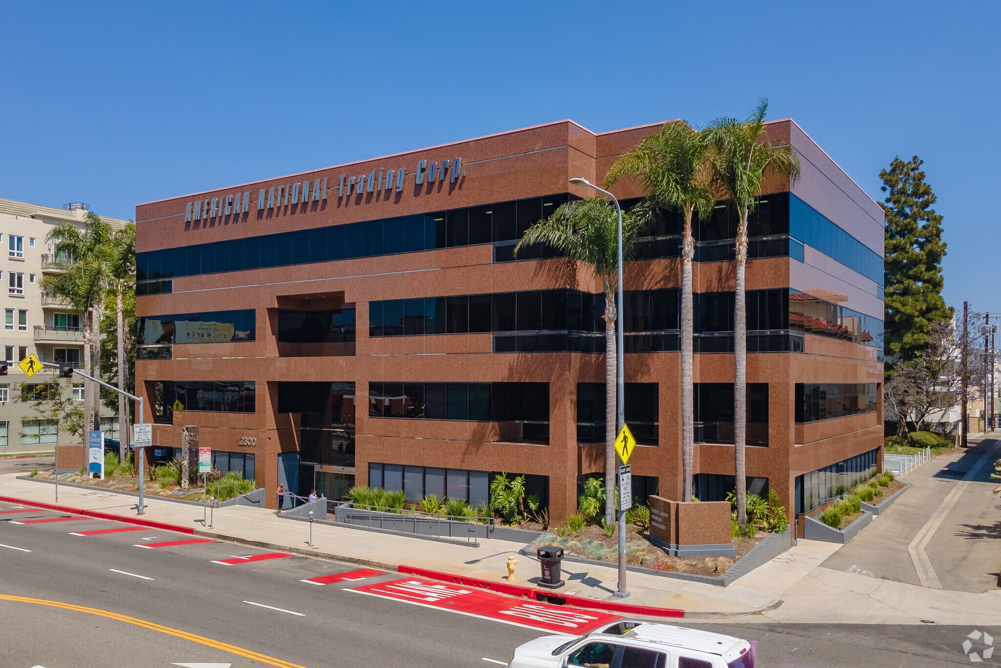 12300 Wilshire Blvd, Los Angeles, CA à louer Photo principale– Image 1 sur 6