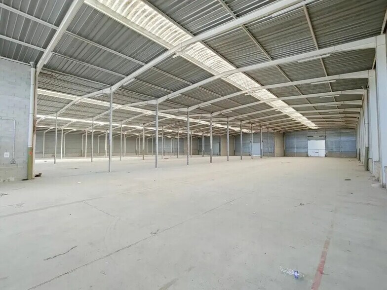 Industriel/Logistique dans La Veuve à vendre - Photo de l’immeuble – Image 2 sur 10