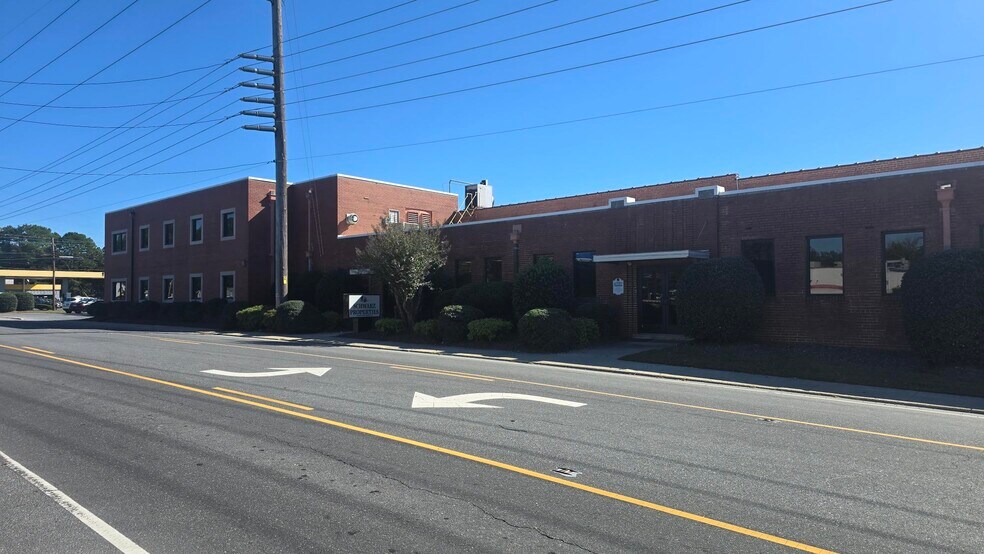 1947 N Fayetteville St, Asheboro, NC à louer - Photo de l’immeuble – Image 3 sur 10