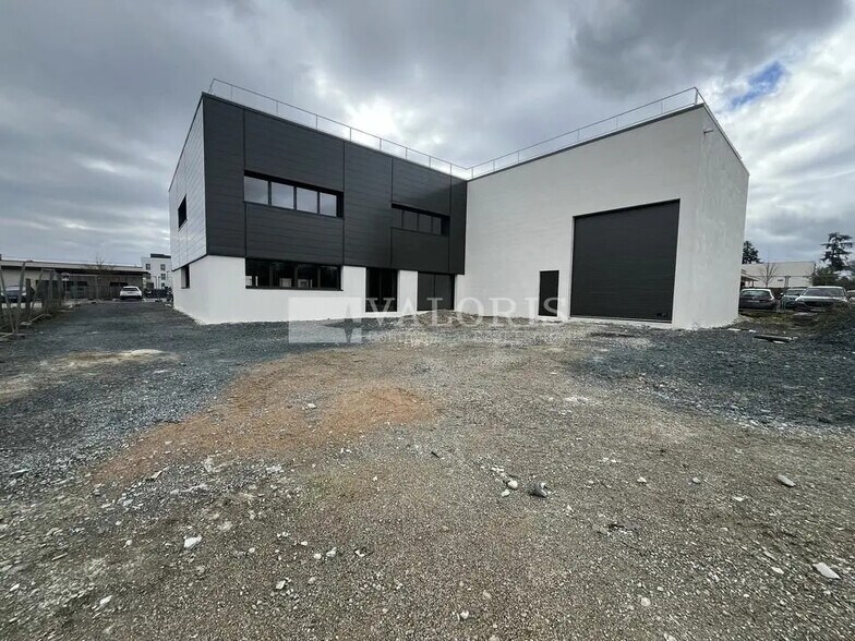 Local d’activités dans MARCY-L'ETOILE à louer - Photo de l’immeuble – Image 1 sur 6