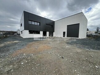 Plus de détails pour Local d'activités à louer