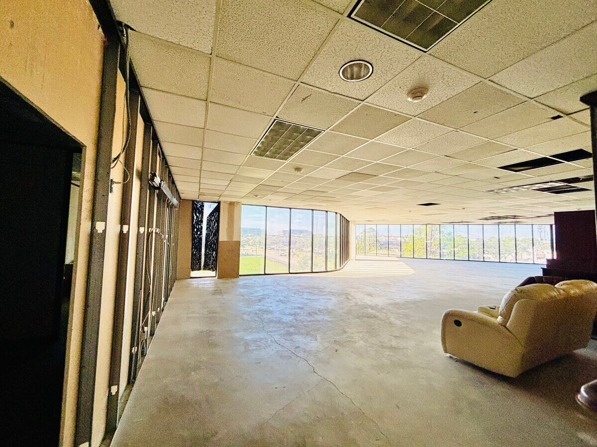 6100 Corporate Dr, Houston, TX 77036 - Lot 366 -  - Photo intérieure - Image 2 of 6