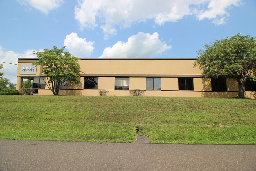 455 Maryland Dr, Fort Washington, PA à vendre - Photo de l’immeuble – Image 2 sur 53