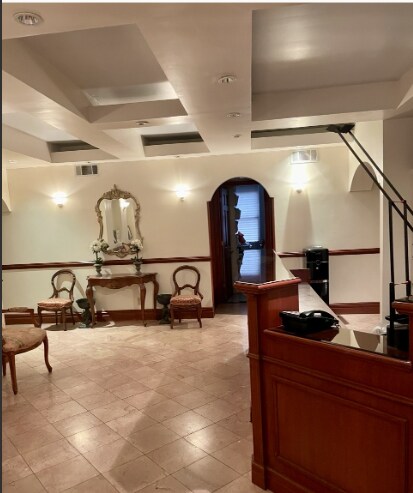 115 E 61st St, New York, NY à louer - Photo de l’immeuble – Image 1 sur 3