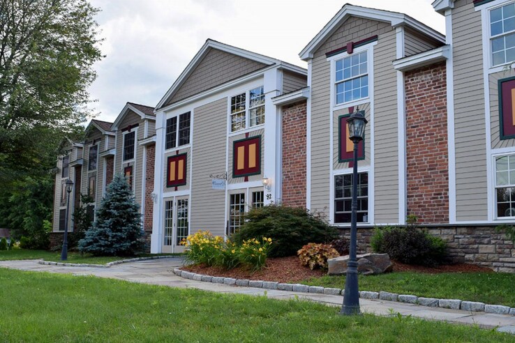 92 N Summit St, Southington, CT à louer - Photo de l’immeuble – Image 2 sur 12