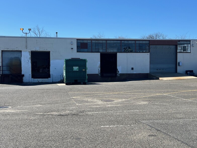 85 Schmitt Blvd, Farmingdale, NY à louer - Photo de l’immeuble – Image 2 sur 9