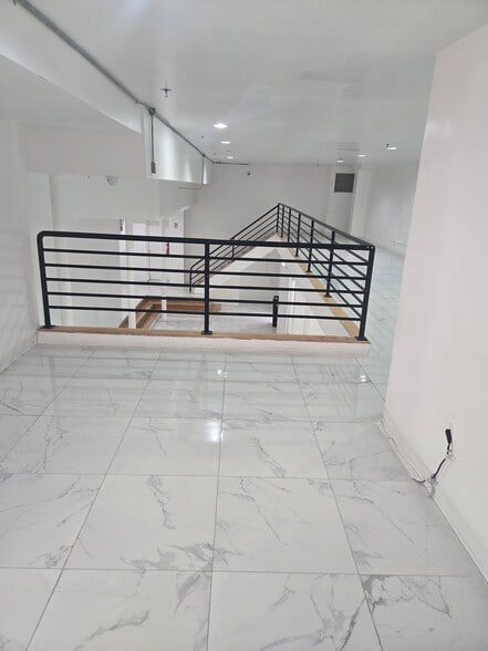 429 N Eutaw St, Baltimore, MD à louer - Photo de l’immeuble – Image 3 sur 17
