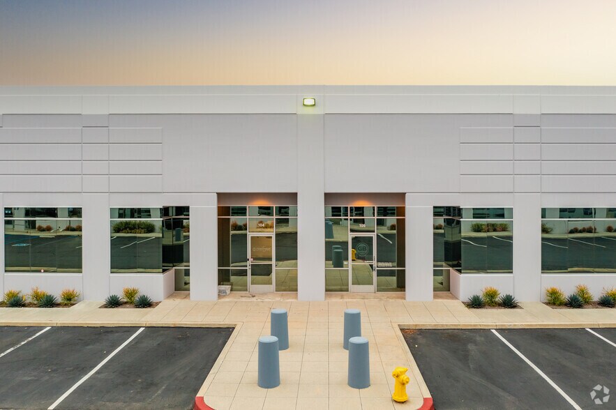 20512 Crescent Bay Dr, Lake Forest, CA à louer - Photo de l’immeuble – Image 3 sur 4