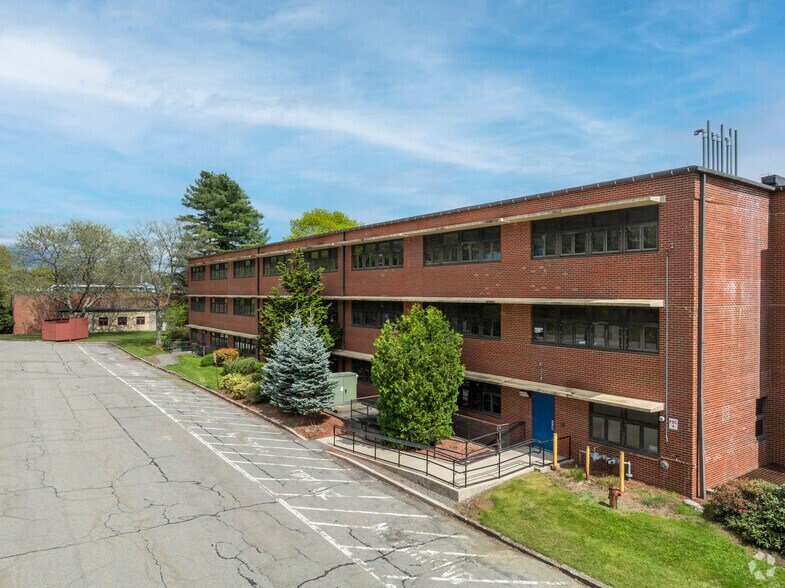 94 Jackson Rd, Devens, MA à louer - Photo de l’immeuble – Image 2 sur 5