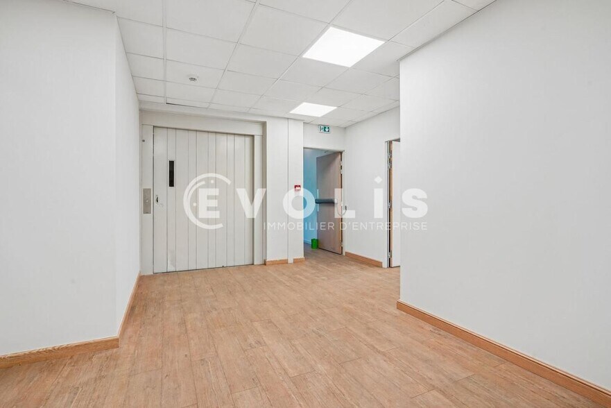 Bureau dans Clamart à louer - Hall d’entrée – Image 3 sur 13