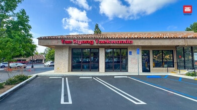 650-728 N Moorpark Rd, Thousand Oaks, CA à louer Photo de l’immeuble– Image 1 sur 5