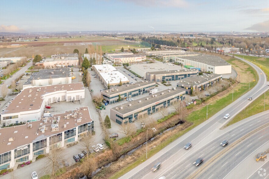 13560 Maycrest Way, Richmond, BC à louer - Photo de l’immeuble – Image 2 sur 5