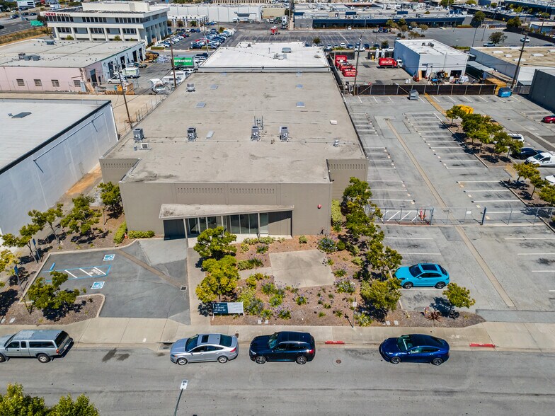 880 Stanton Rd, Burlingame, CA à louer - Photo de l’immeuble – Image 3 sur 20