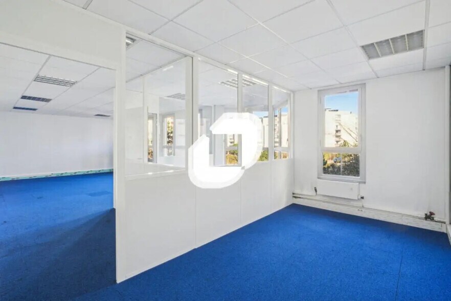 Bureau dans Noisy-le-Grand à vendre - Photo de l’immeuble – Image 2 sur 12