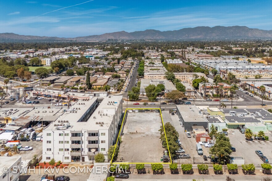 15226 Parthenia St, North Hills, CA à vendre - Photo de l’immeuble – Image 2 sur 8