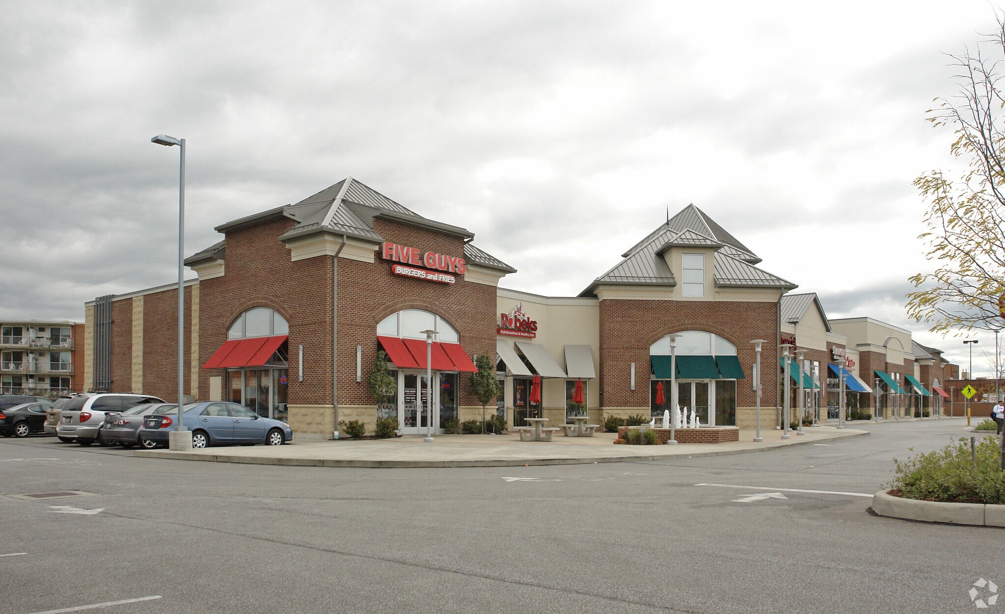 Som Center Rd, Mayfield Heights, OH à louer Photo de l’immeuble– Image 1 sur 5