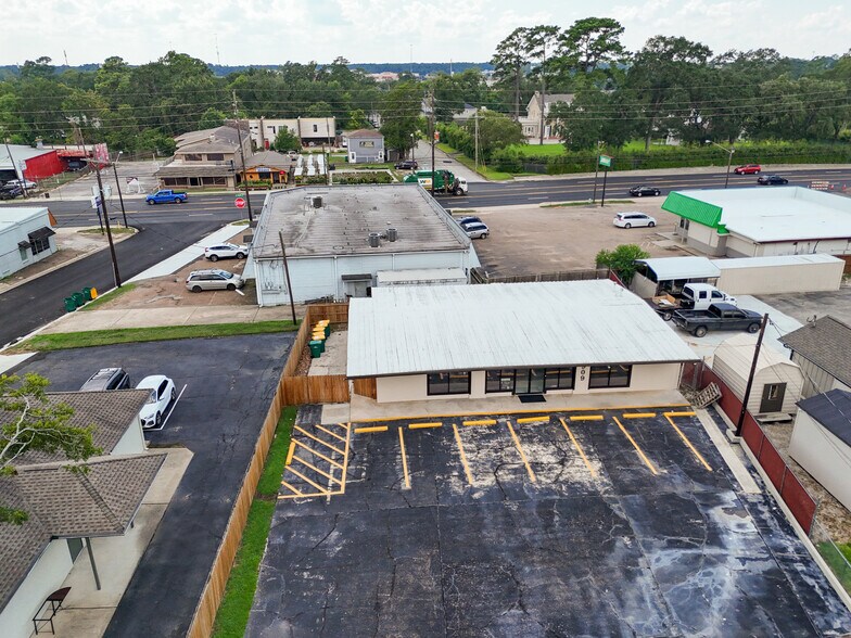 909 Houston St, Conroe, TX à vendre - Photo de l’immeuble – Image 2 sur 31
