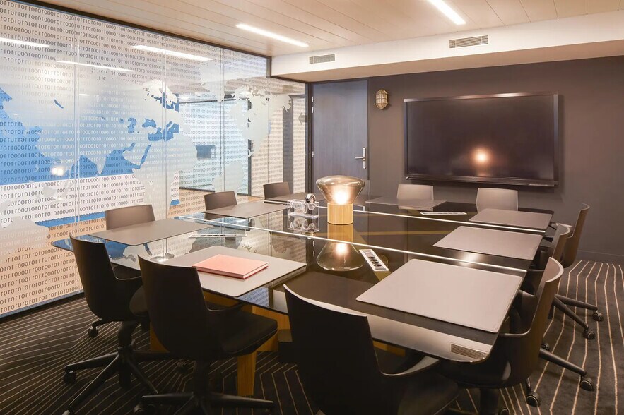 16 Rue Washington, Paris à louer - Photo de l’immeuble – Image 3 sur 14