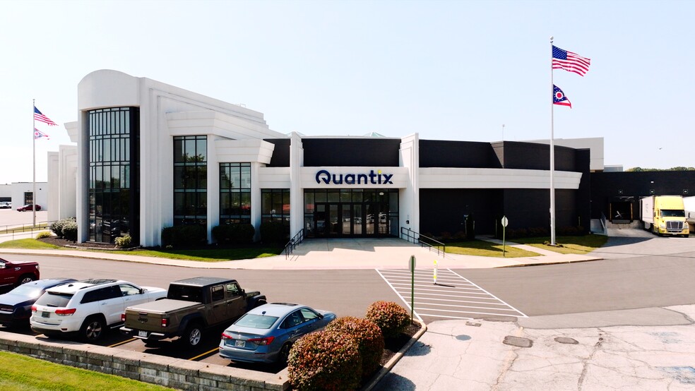 2000 Brittain Rd, Akron, OH à louer - Photo de l’immeuble – Image 3 sur 23