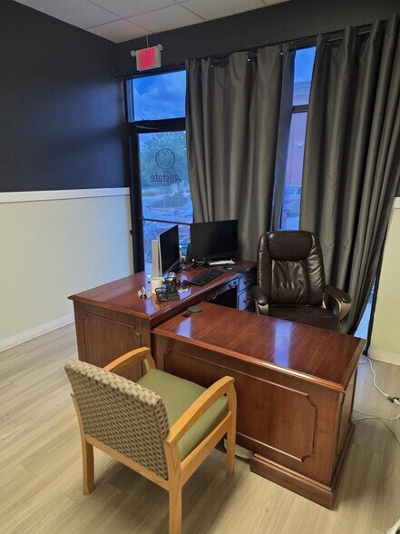 2114 N Zaragoza Rd, El Paso, TX à louer - Photo de l’immeuble – Image 3 sur 10