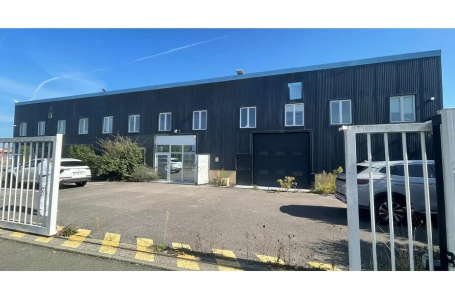 Local commercial dans Saint-Marcel à louer - Photo de l’immeuble – Image 1 sur 3