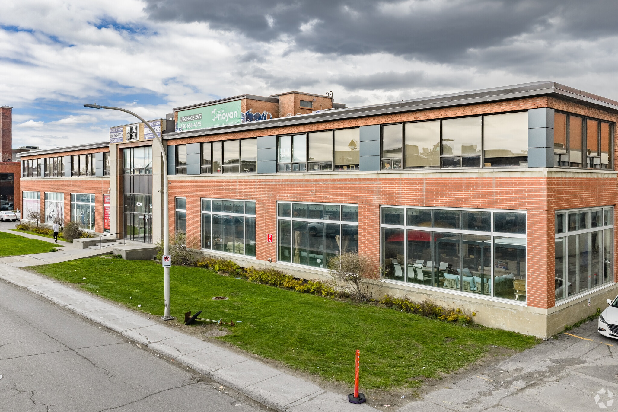 4360 Ch de la Côte-de-Liesse, Mt Royal, QC à louer Photo principale– Image 1 sur 20