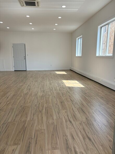 228 Belleville Ave, Belleville, NJ à louer - Photo intérieure – Image 2 sur 4