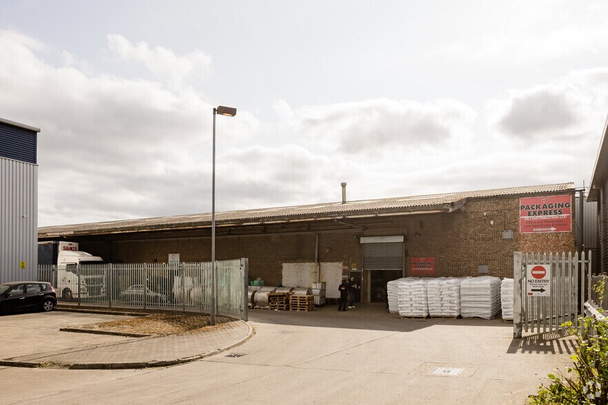 Printing House Ln, Hayes à louer - Photo principale – Image 1 sur 1