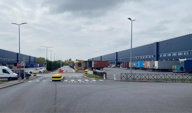 Plus de détails pour Industriel/Logistique à louer