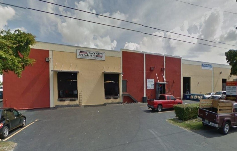 3051-3061 NW 75th Ave, Miami, FL à louer Photo principale– Image 1 sur 7