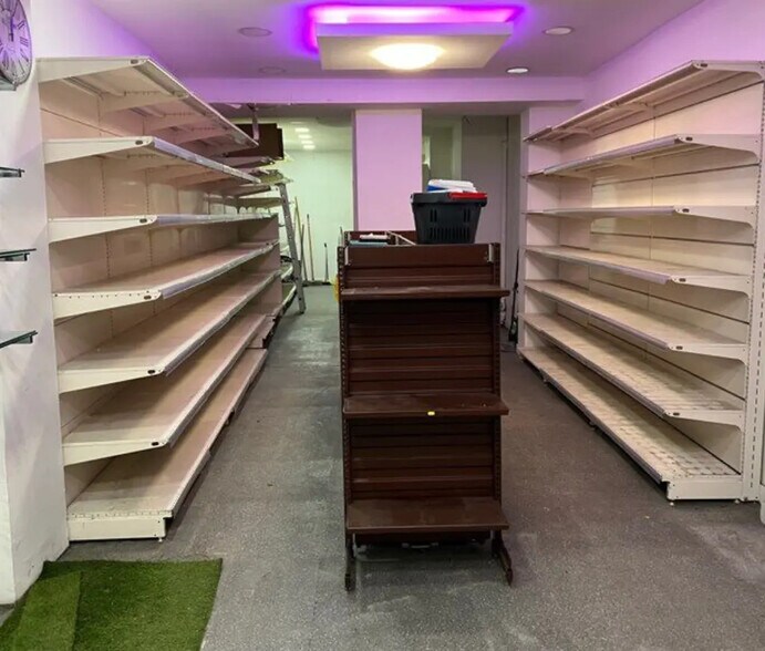 Local commercial dans Paris à louer - Photo de l’immeuble – Image 2 sur 3