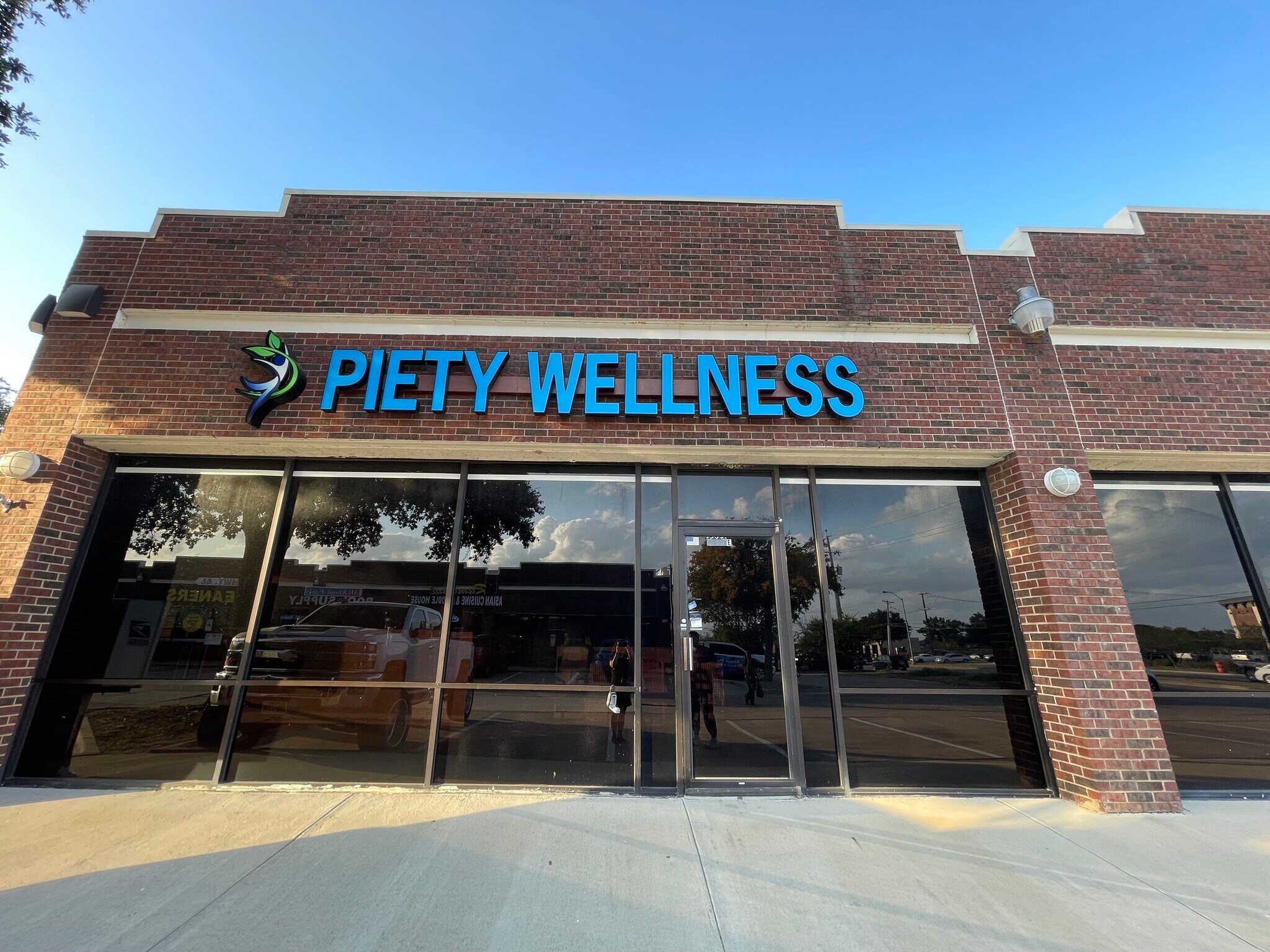 8600-8602 State Highway 66, Rowlett, TX à louer Photo principale– Image 1 sur 29