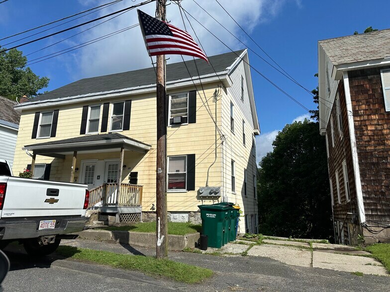 27 Gallup St, North Adams, MA à vendre - Photo de l’immeuble – Image 3 sur 15