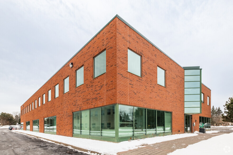 57 Auriga Dr, Ottawa, ON à louer - Photo de l’immeuble – Image 1 sur 4