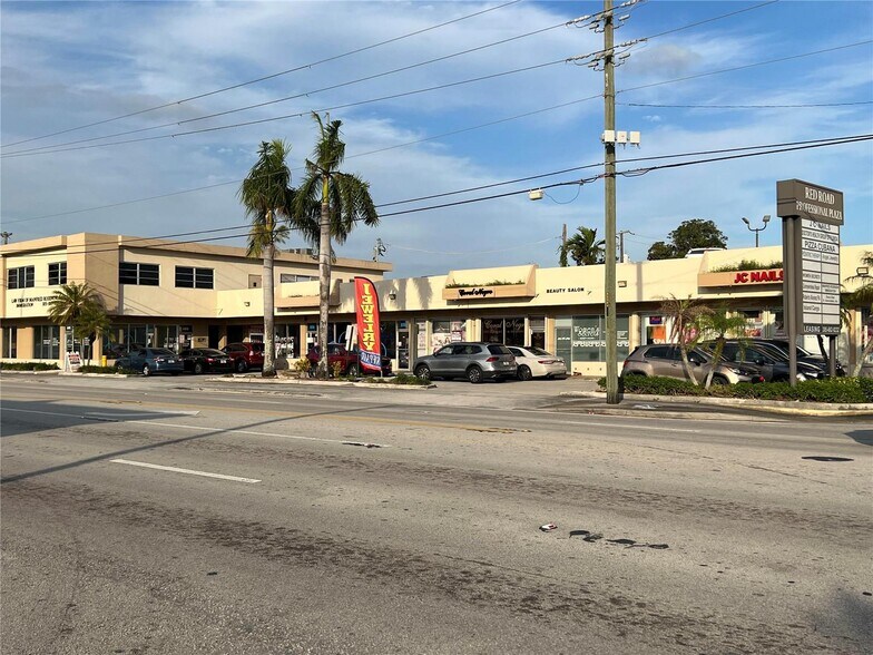 601-625 SW 57th Ave, Miami, FL à louer - Photo de l’immeuble – Image 1 sur 12