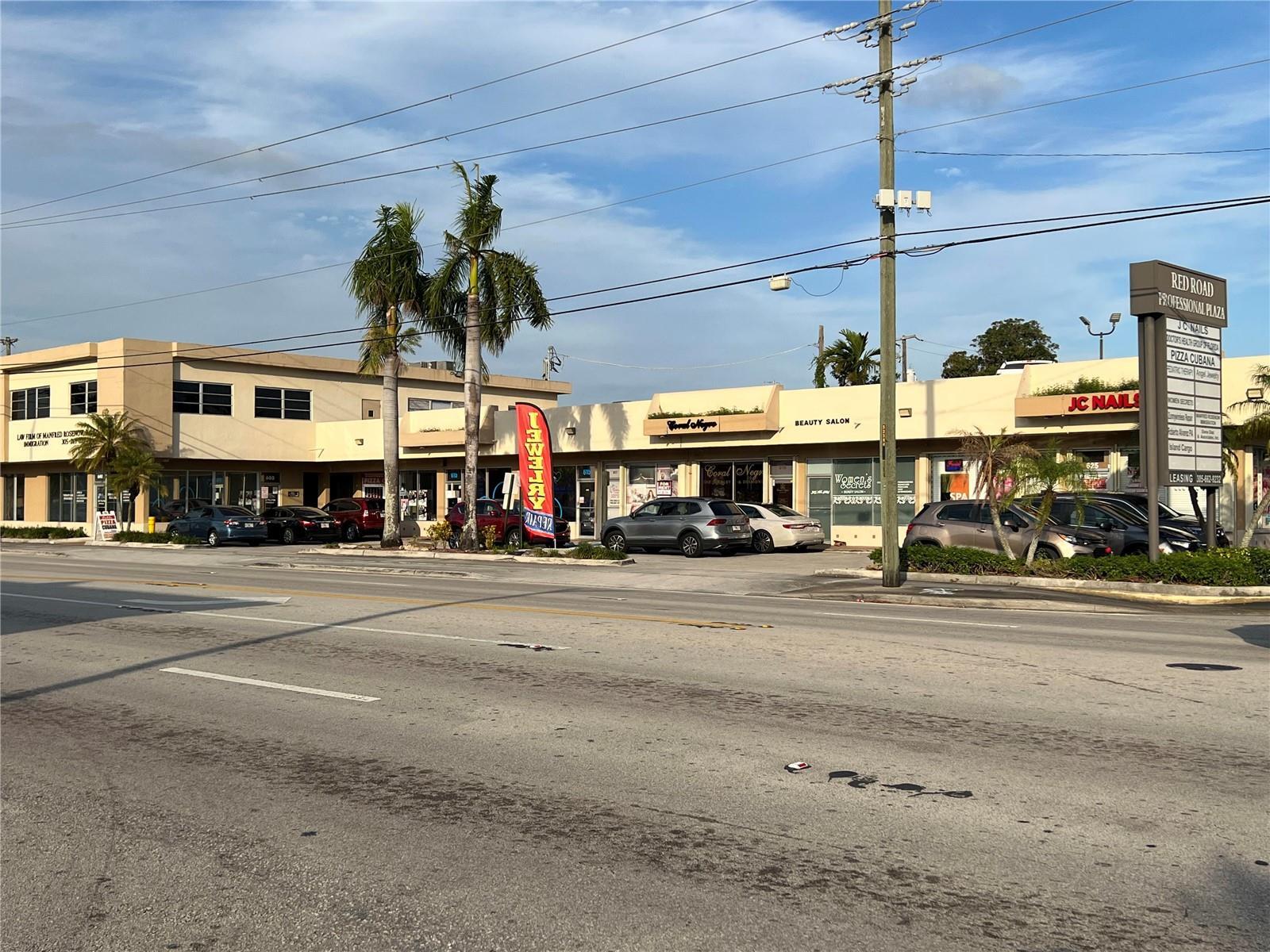 601-625 SW 57th Ave, Miami, FL à louer Photo de l’immeuble– Image 1 sur 13