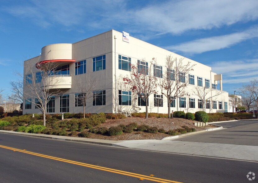 22 Pelican Way, San Rafael, CA à louer - Photo de l’immeuble – Image 2 sur 7