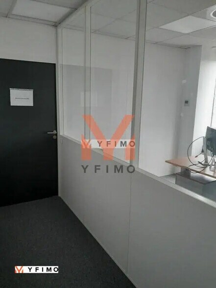 Bureau dans Poissy à louer - Photo de l’immeuble – Image 3 sur 6