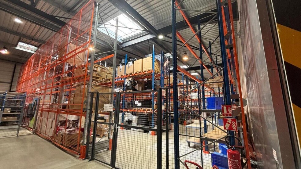 Local d’activités dans Gennevilliers à louer - Photo de l’immeuble – Image 3 sur 15