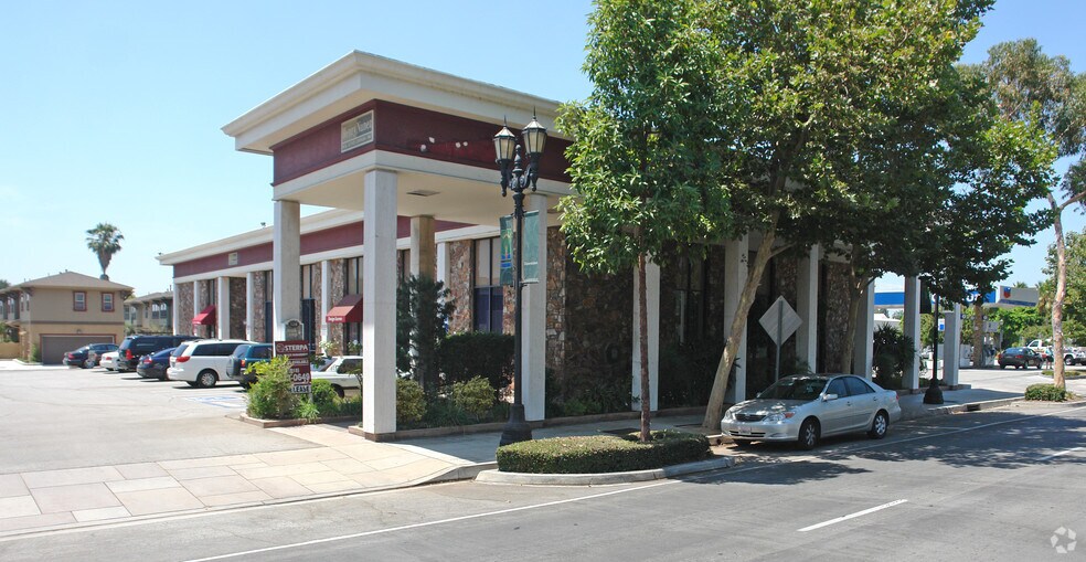 128 E Huntington Dr, Arcadia, CA à vendre - Photo de l’immeuble – Image 2 sur 3