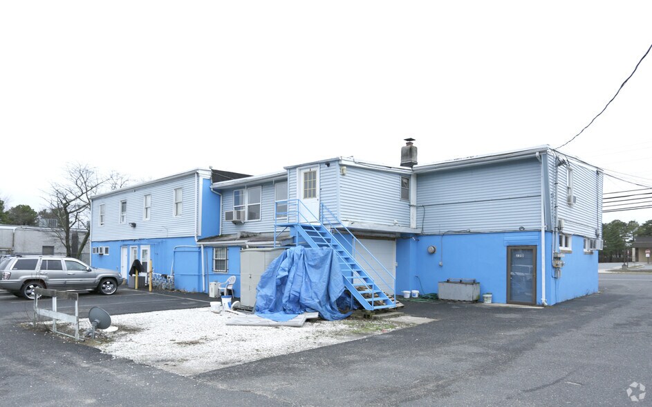 231 Chambers Bridge Rd, Brick, NJ à louer - Photo de l’immeuble – Image 3 sur 8