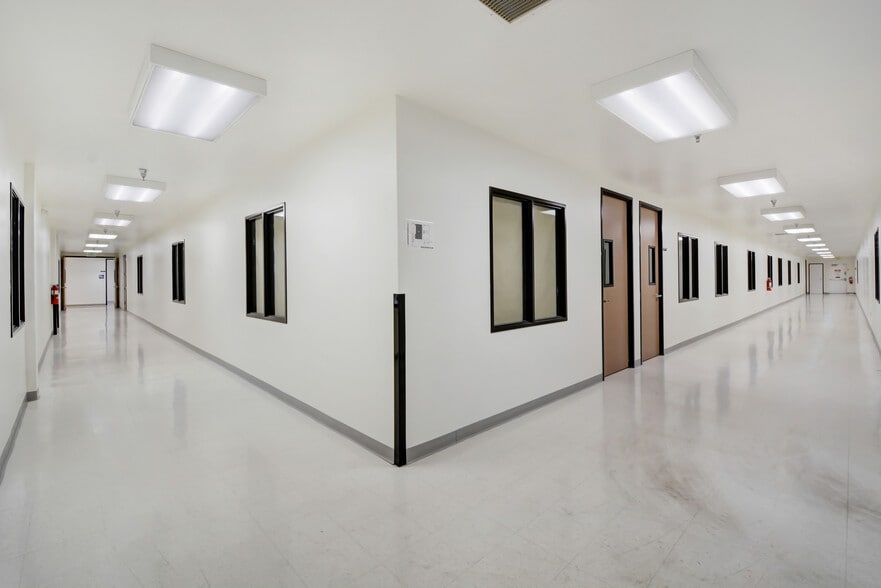 250 E Bonita Ave, Pomona, CA à vendre - Photo de l’immeuble – Image 2 sur 7