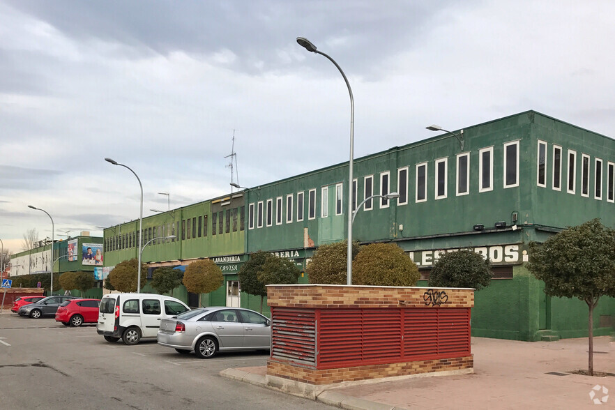 Calle Entrepeñas, 4, Alcalá de Henares, Madrid à vendre - Photo de l’immeuble – Image 3 sur 4
