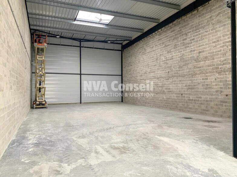 Local d'activités dans Persan à vendre - Photo de l’immeuble – Image 3 sur 15