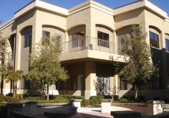 8879 W Flamingo Rd, Las Vegas, NV à vendre - Photo de l’immeuble – Image 2 sur 10